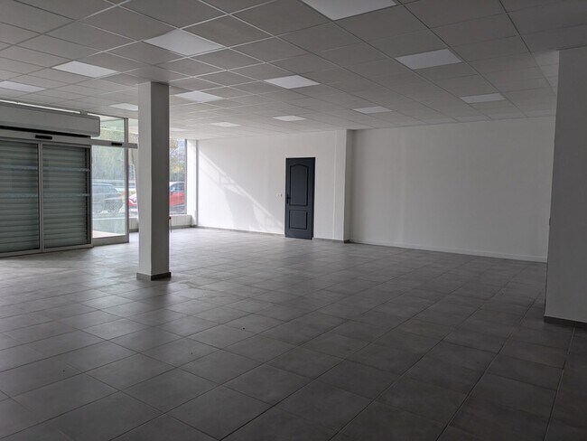 Plus de détails pour Local commercial à vendre