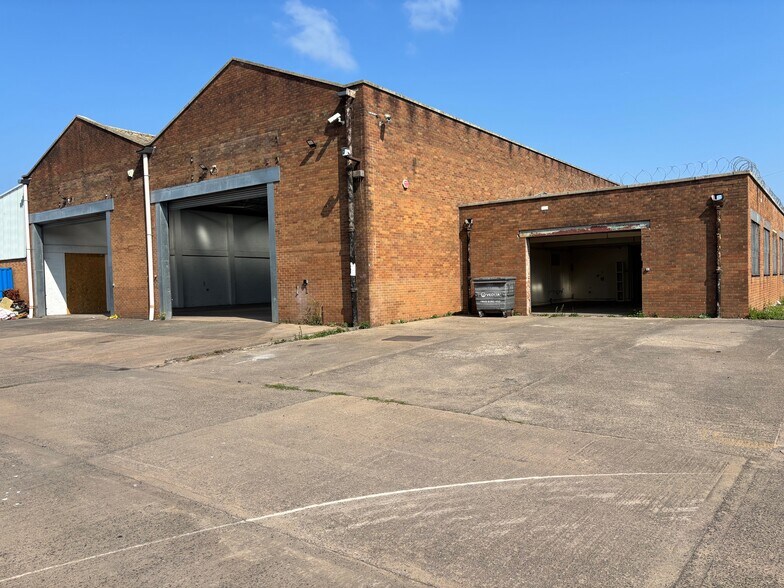 Flowers Hill Trading Estate, Bristol à louer - Photo de l’immeuble – Image 1 sur 9