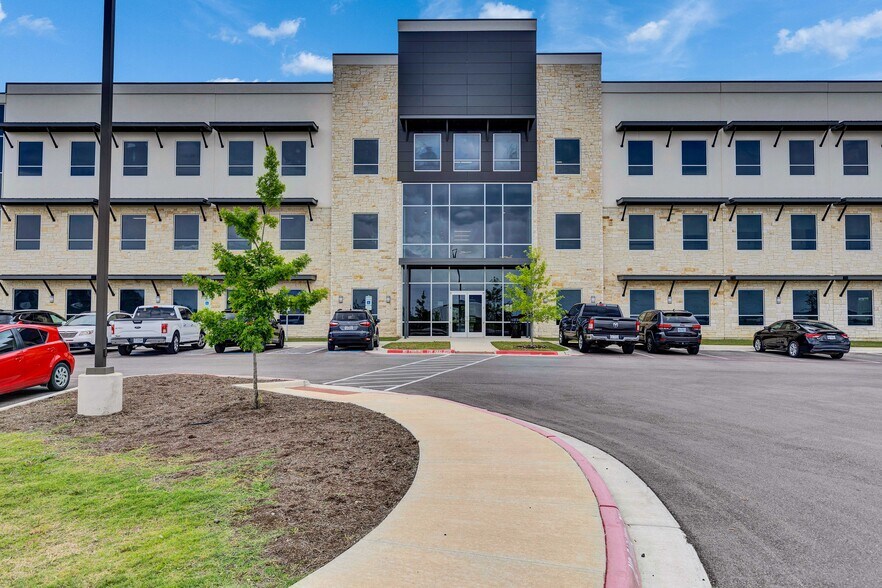 622 Opportunity Blvd, San Marcos, TX à louer - Photo de l’immeuble – Image 2 sur 13