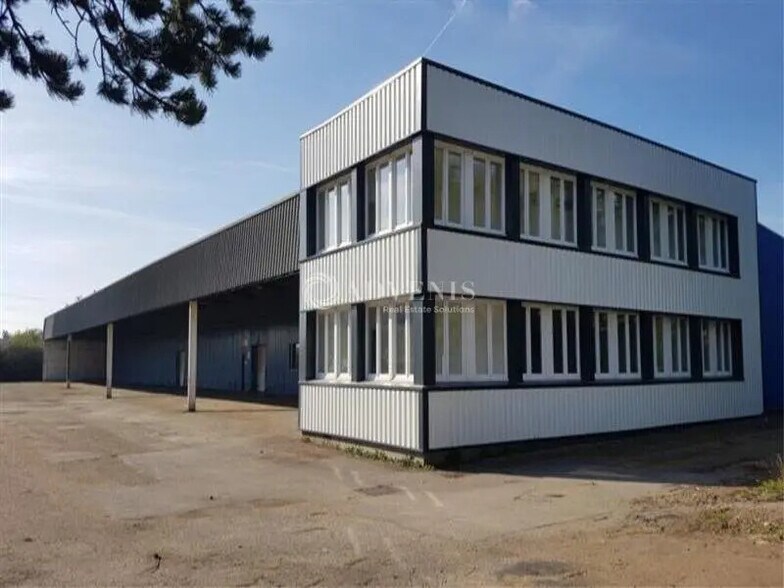 Industriel/Logistique dans Coignières à louer - Photo de l’immeuble – Image 1 sur 4