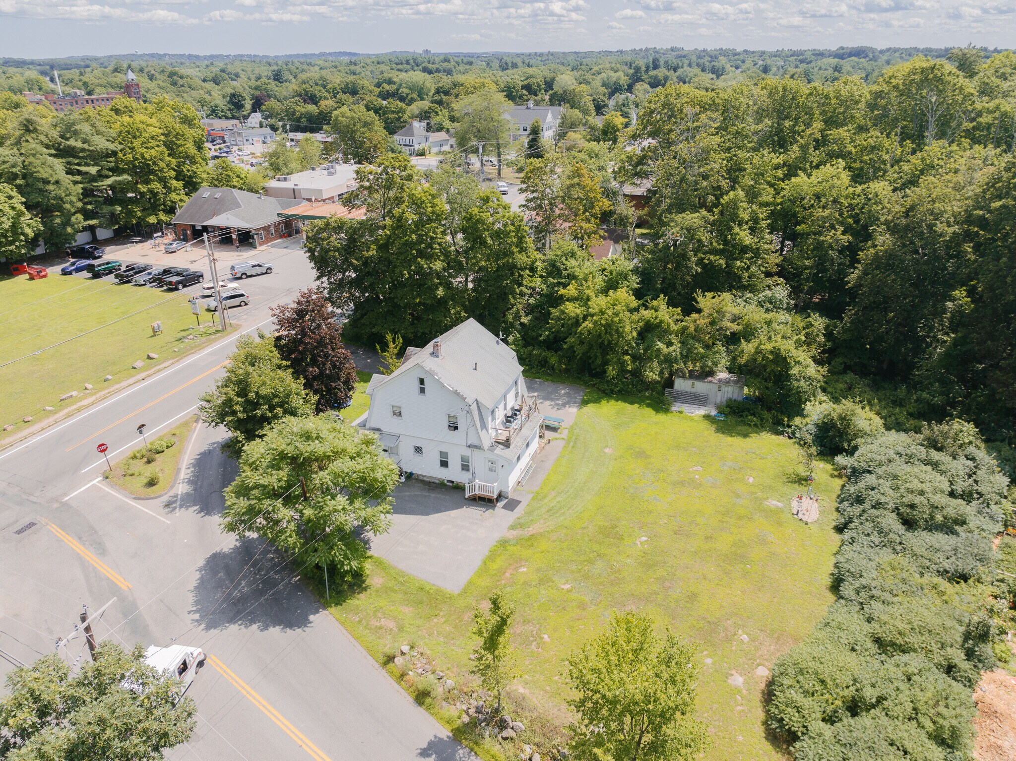 1236 Mammoth Rd, Dracut, MA à louer Photo principale– Image 1 sur 7