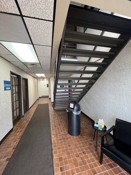 1611 County Highway 10, Minneapolis, MN à vendre - Photo de l’immeuble – Image 3 sur 5
