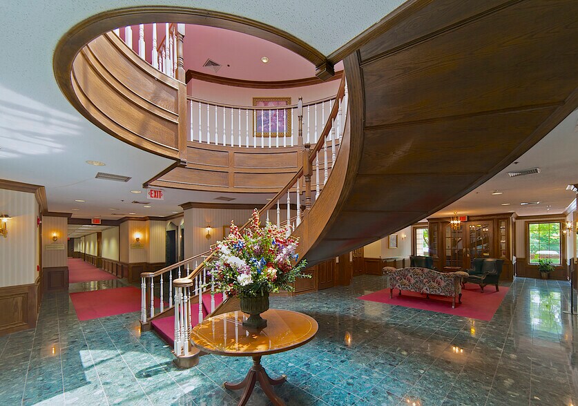 33 Bloomfield Hills Pky, Bloomfield Hills, MI à louer - Hall d’entrée – Image 3 sur 17