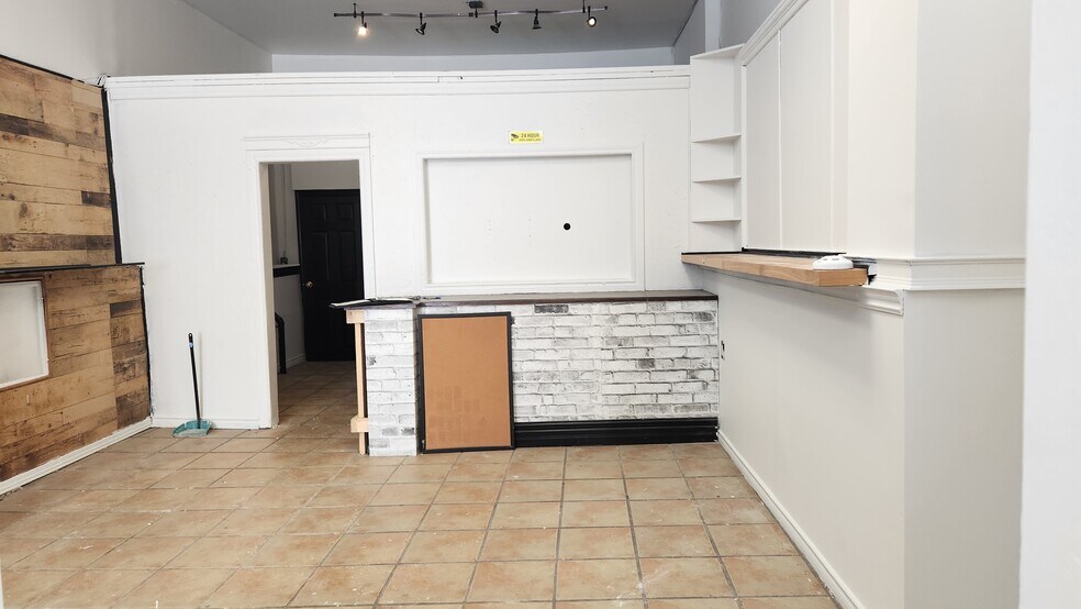 134-142 Simcoe St S, Oshawa, ON à vendre - Photo intérieure – Image 3 sur 4