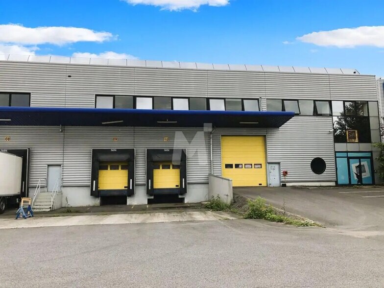 Local d’activités dans Combs-la-Ville à louer - Photo de l’immeuble – Image 1 sur 7