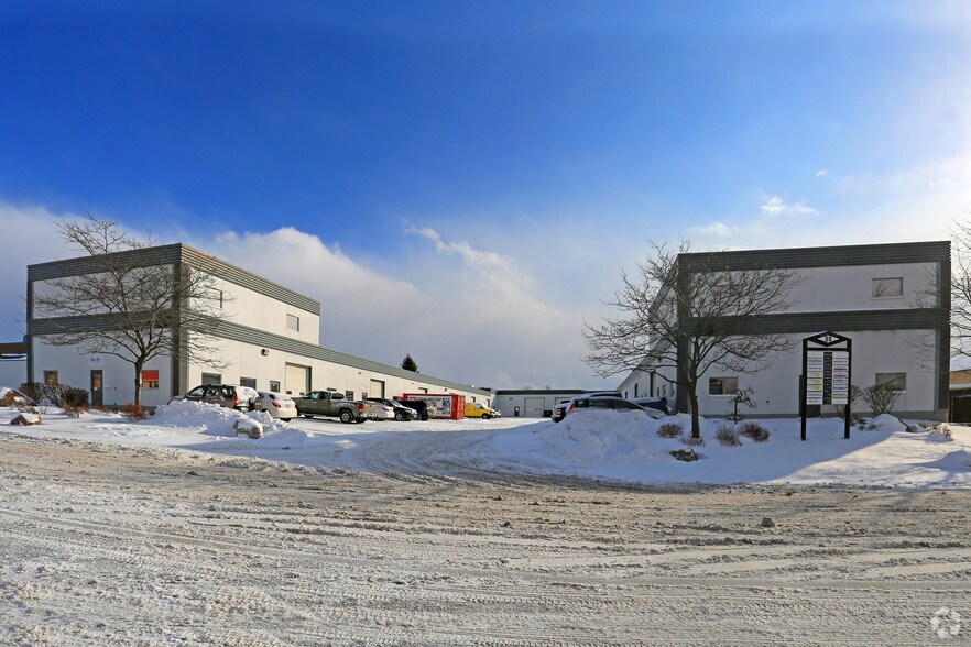 55 Shoemaker St, Kitchener, ON à louer - Photo de l’immeuble – Image 3 sur 8