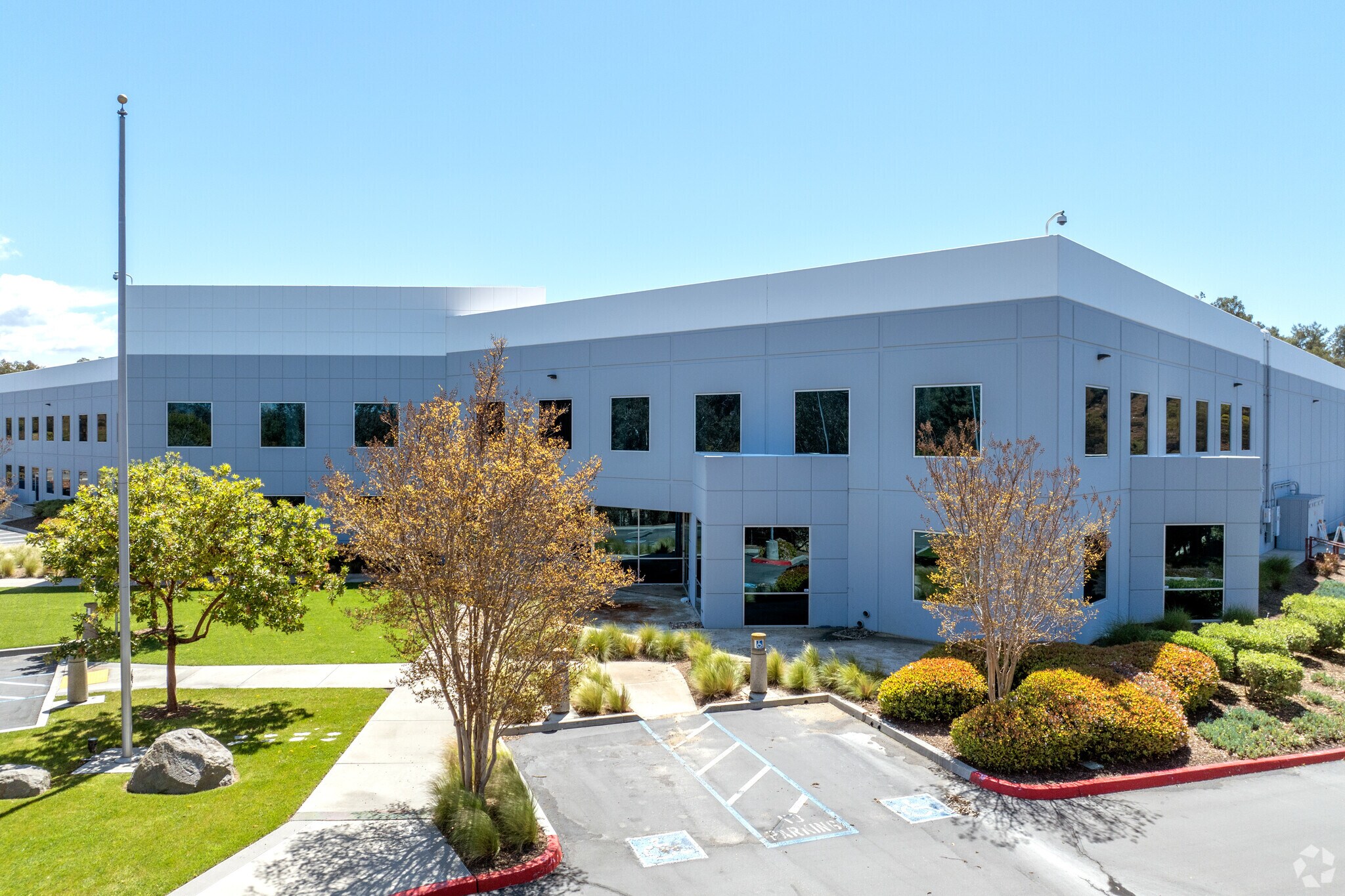 2611 Business Park Dr, Vista, CA à louer Photo de l’immeuble– Image 1 sur 13