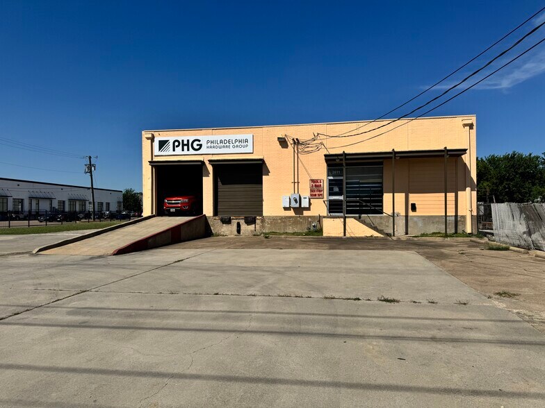 2611 Irving Blvd, Dallas, TX à vendre - Photo de l’immeuble – Image 1 sur 10