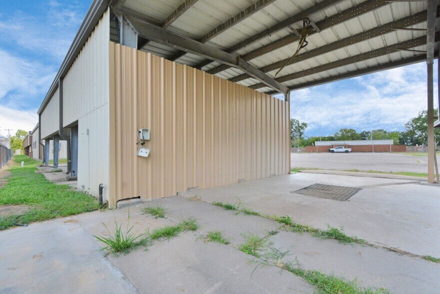 1500 W Highway 6, Alvin, TX à louer - Photo de l’immeuble – Image 2 sur 80