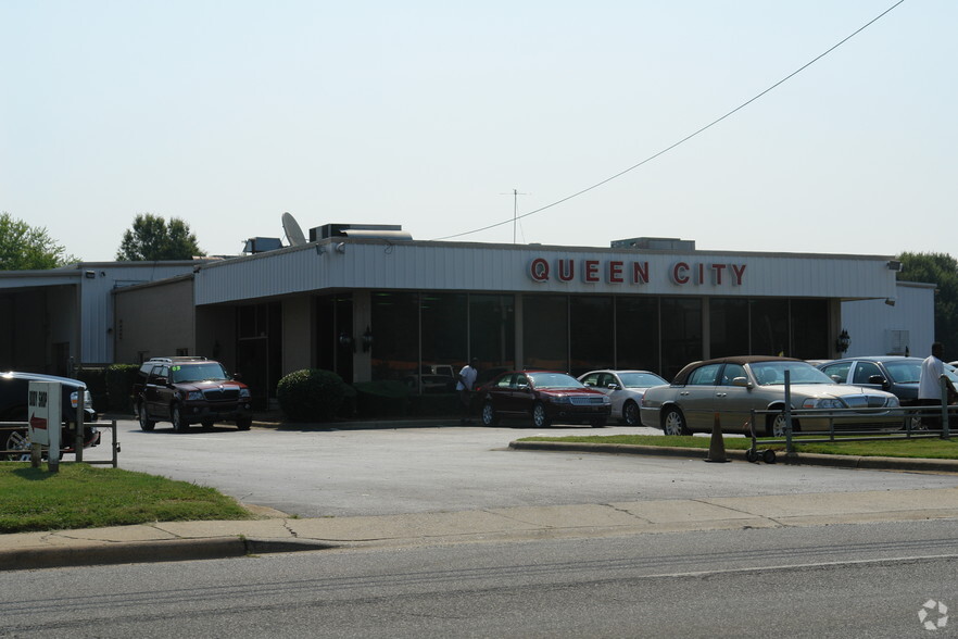 7301 South Blvd, Charlotte, NC à louer - Photo de l’immeuble – Image 3 sur 4