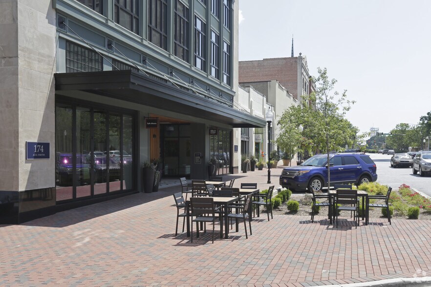 174 E Main St, Spartanburg, SC à louer - Photo de l’immeuble – Image 3 sur 45