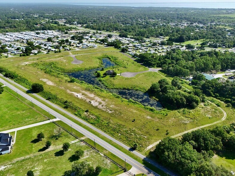 3700 Anglers Ln, Mims, FL à vendre - Photo de l’immeuble – Image 3 sur 8
