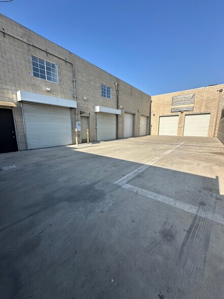 10066 San Fernando Rd, Pacoima, CA à louer - Photo de l’immeuble – Image 2 sur 21