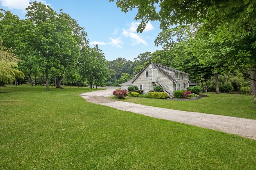645 Middle Country Rd, Middle Island, NY à vendre - Photo de l’immeuble – Image 2 sur 24