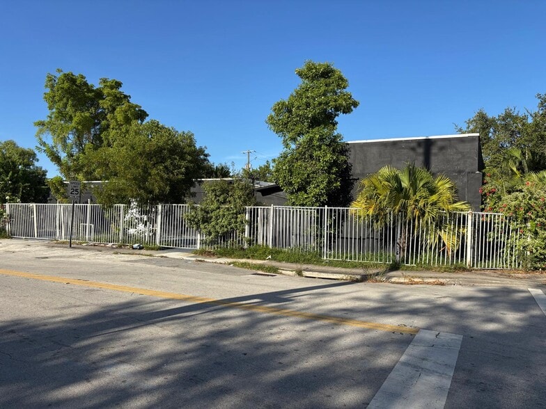 1085 NW 62nd St, Miami, FL à vendre - Photo de l’immeuble – Image 3 sur 18
