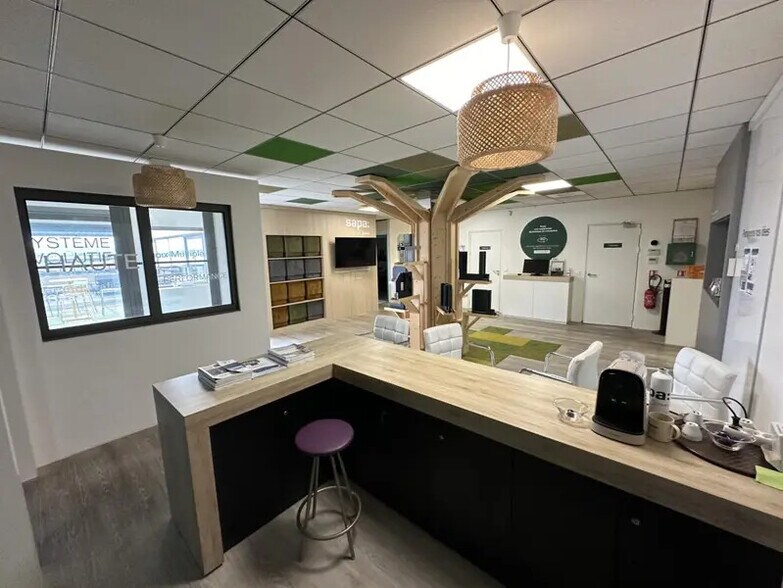 Bureau dans Puget-sur-Argens à louer - Photo de l’immeuble – Image 2 sur 26