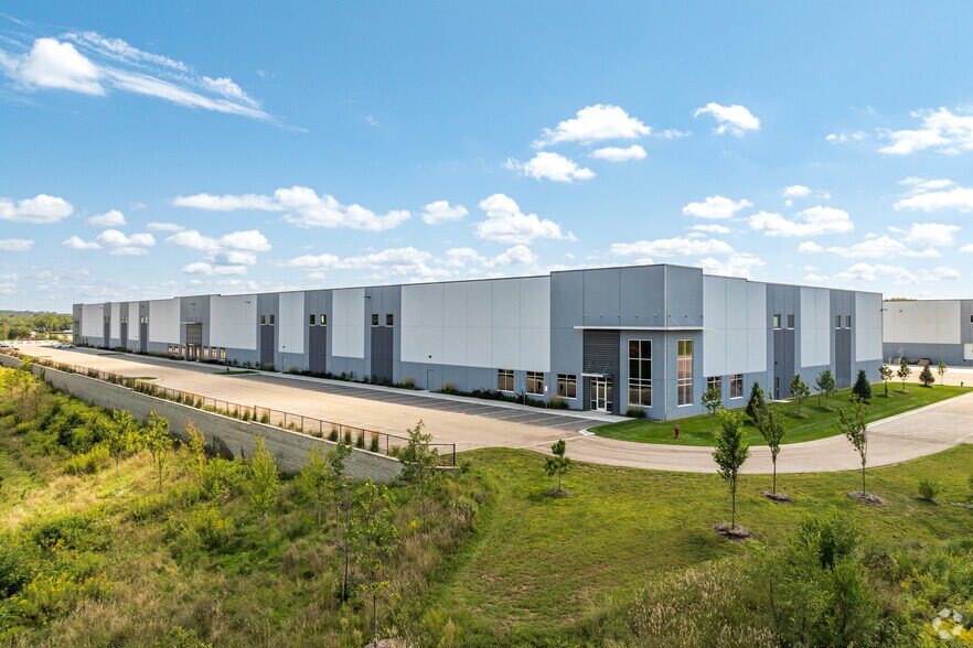 9650 Hemingway Ave S, Cottage Grove, MN à louer - Photo de l’immeuble – Image 3 sur 7