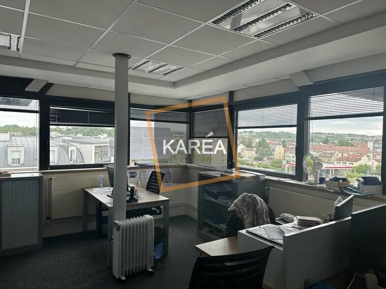 Bureau dans Mareuil-lès-Meaux à vendre - Photo de l’immeuble – Image 2 sur 5