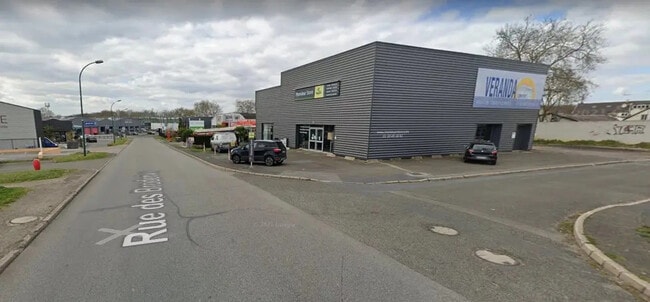 Plus de détails pour 46 Rue Des Broderies, Coignières - Local commercial à louer