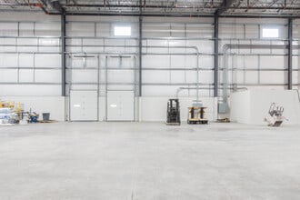 137-147 Commonwealth Dr, Jenkins, PA à louer Photo intérieure– Image 2 sur 5