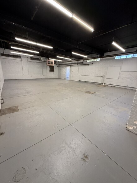29 Crown St, Nashua, NH à louer - Photo intérieure – Image 3 sur 12