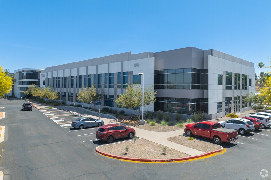 1130 N Alma School Rd, Mesa, AZ à louer - Photo de l’immeuble – Image 1 sur 30