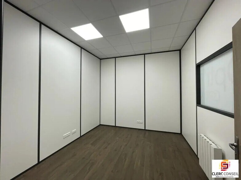 Local commercial dans Yvetot à louer - Photo de l’immeuble – Image 3 sur 12