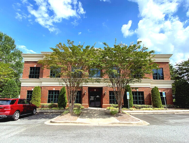 109 Professional Park Dr, Mooresville, NC à louer - Photo de l’immeuble – Image 1 sur 14