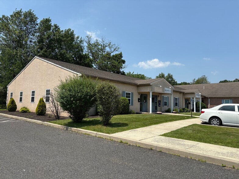 134-136 Mill Rd, Quakertown, PA à louer - Photo de l’immeuble – Image 2 sur 4