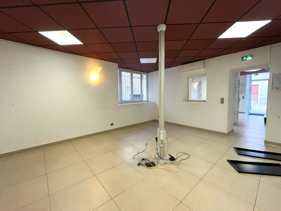 Local commercial dans Le Luc à vendre Photo intérieure– Image 1 sur 6