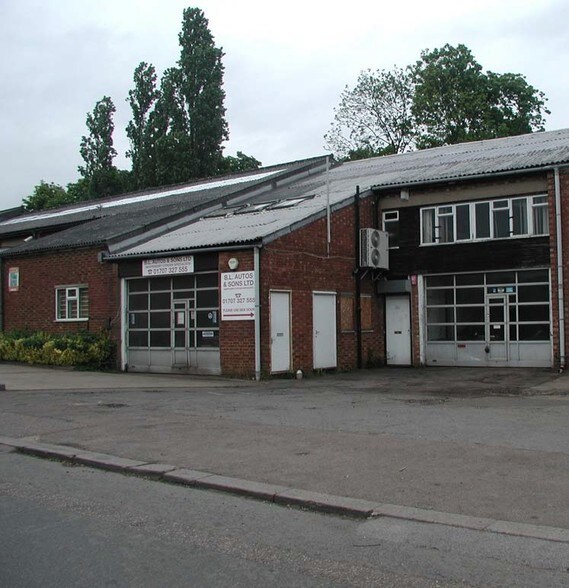1-8 Southfields, Welwyn Garden City à louer - Photo de l’immeuble – Image 3 sur 3