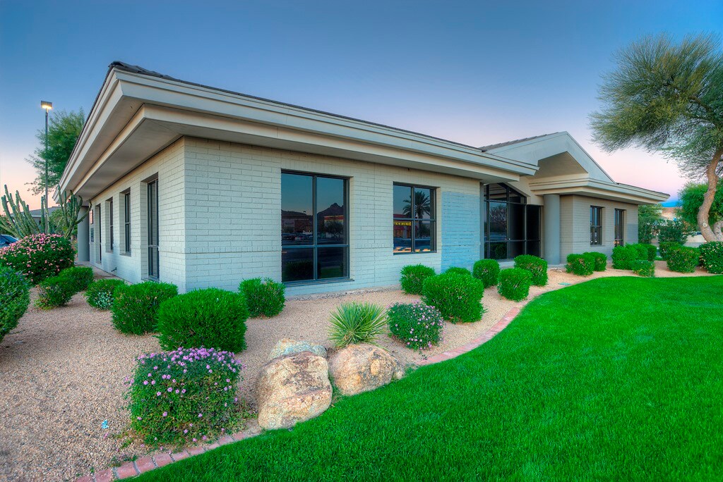 702 E Bell Rd, Phoenix, AZ à louer Photo de l’immeuble– Image 1 sur 8