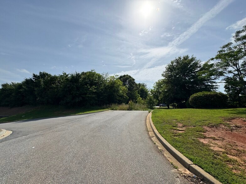 0 Woodson St, Greenville, SC à vendre - Photo de l’immeuble – Image 2 sur 4