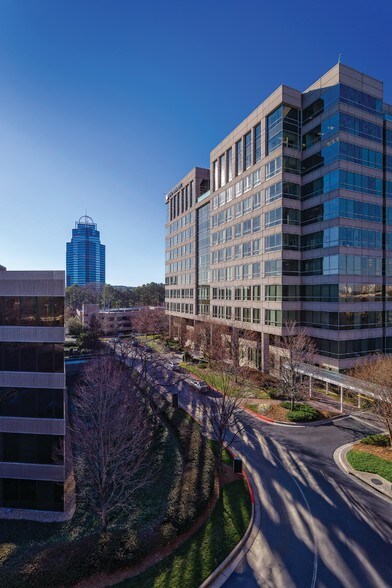 5909 Peachtree Dunwoody Rd NE, Atlanta, GA à louer - Photo de l’immeuble – Image 2 sur 15