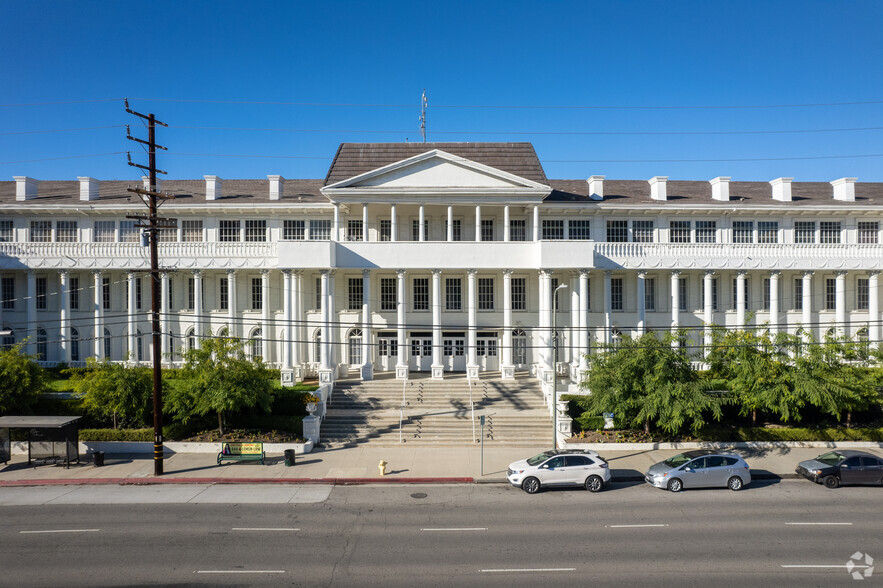 20501 Ventura Blvd, Woodland Hills, CA à louer - Photo de l’immeuble – Image 3 sur 6