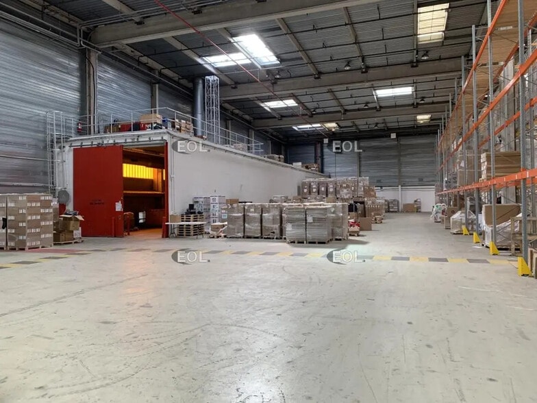 Industriel/Logistique dans Éragny à louer - Photo de l’immeuble – Image 3 sur 8