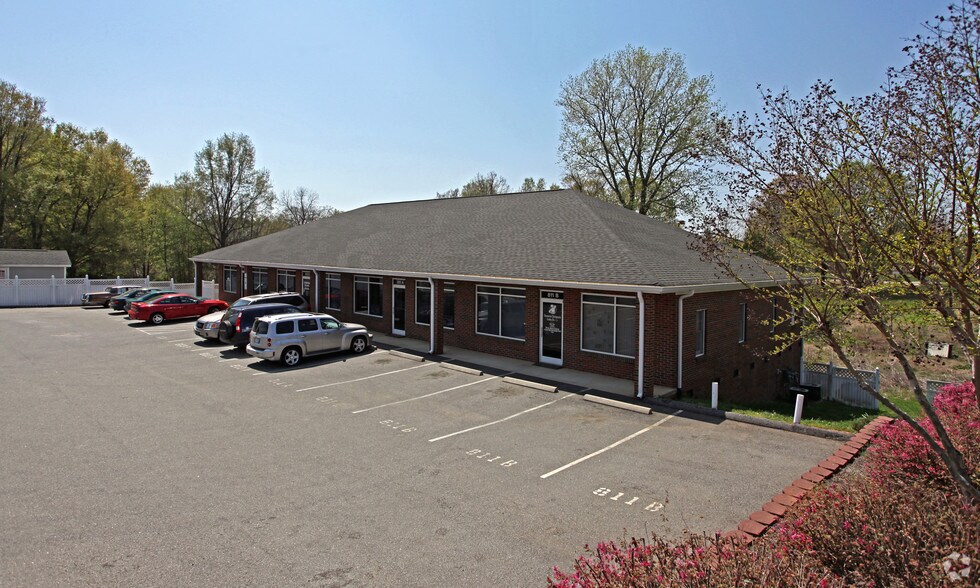 811-813 S Oakland St, Gastonia, NC à louer - Photo de l’immeuble – Image 3 sur 7
