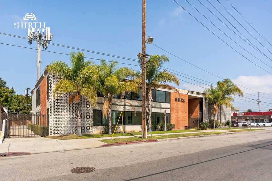 8621 Bellanca Ave, Los Angeles, CA à louer - Photo de l’immeuble – Image 3 sur 32