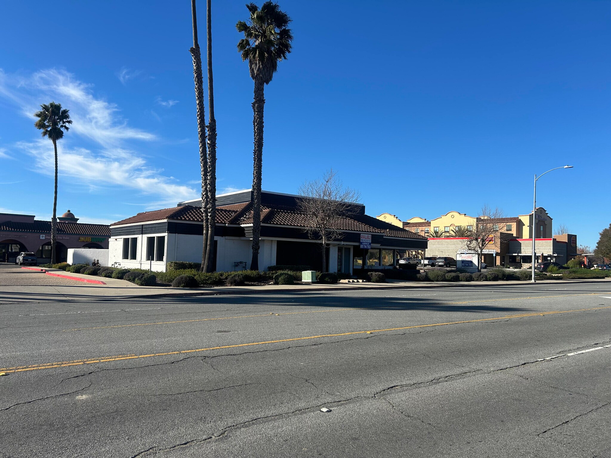 1129 N H St, Lompoc, CA à louer Photo principale– Image 1 sur 12