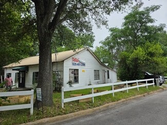 Plus de détails pour 2020 Avenue L 1/2, Huntsville, TX - Logement à vendre