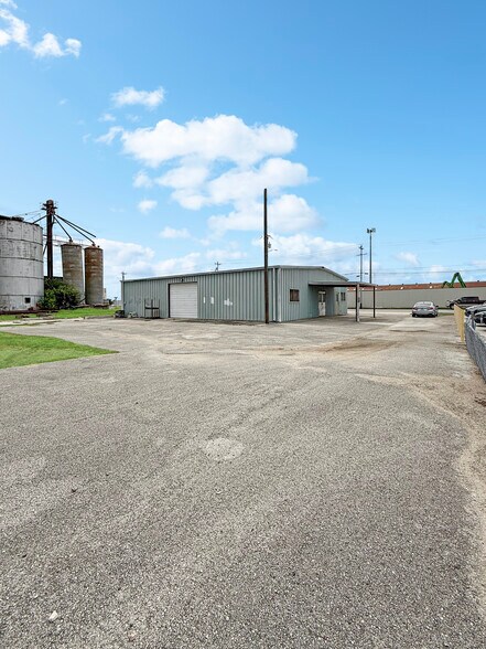 1569 & 1571 N. Austin Street, Seguin, TX à vendre - Photo de l’immeuble – Image 2 sur 44