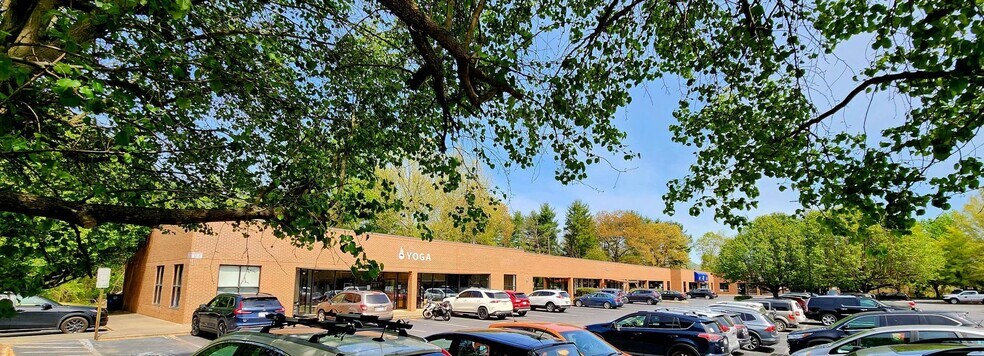802 Fairview Rd, Asheville, NC à louer - Photo de l’immeuble – Image 1 sur 5