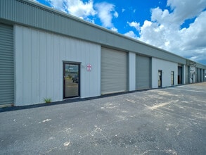 13400-13499 Chambord St, Brooksville, FL à louer Photo intérieure– Image 2 sur 17
