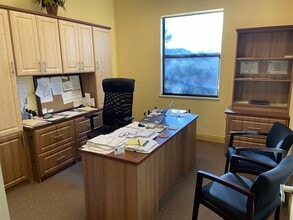 1216 SW 4th St, Cape Coral, FL à louer Photo de l’immeuble– Image 1 sur 1