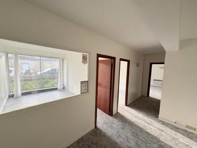 Bureau dans Versailles à louer - Photo de l’immeuble – Image 3 sur 15