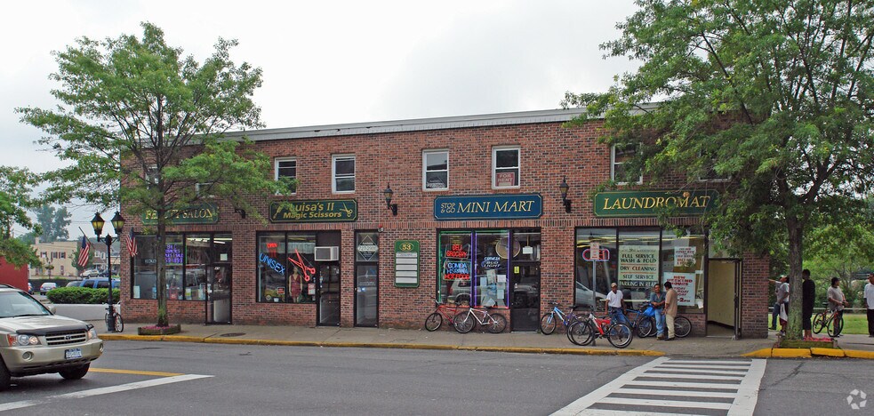 49-57 W Main St, Riverhead, NY à louer - Photo principale – Image 1 sur 4