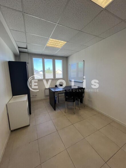 Bureau dans Montfermeil à louer - Photo intérieure – Image 3 sur 8