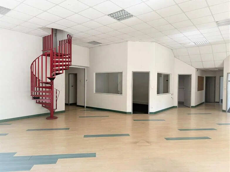 Local d’activités dans Thise à louer - Photo intérieure – Image 1 sur 5