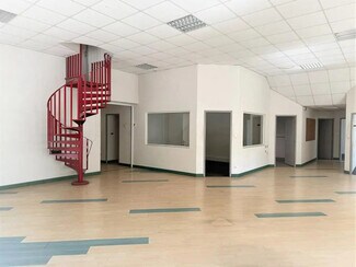 Plus de détails pour Local d'activités à louer