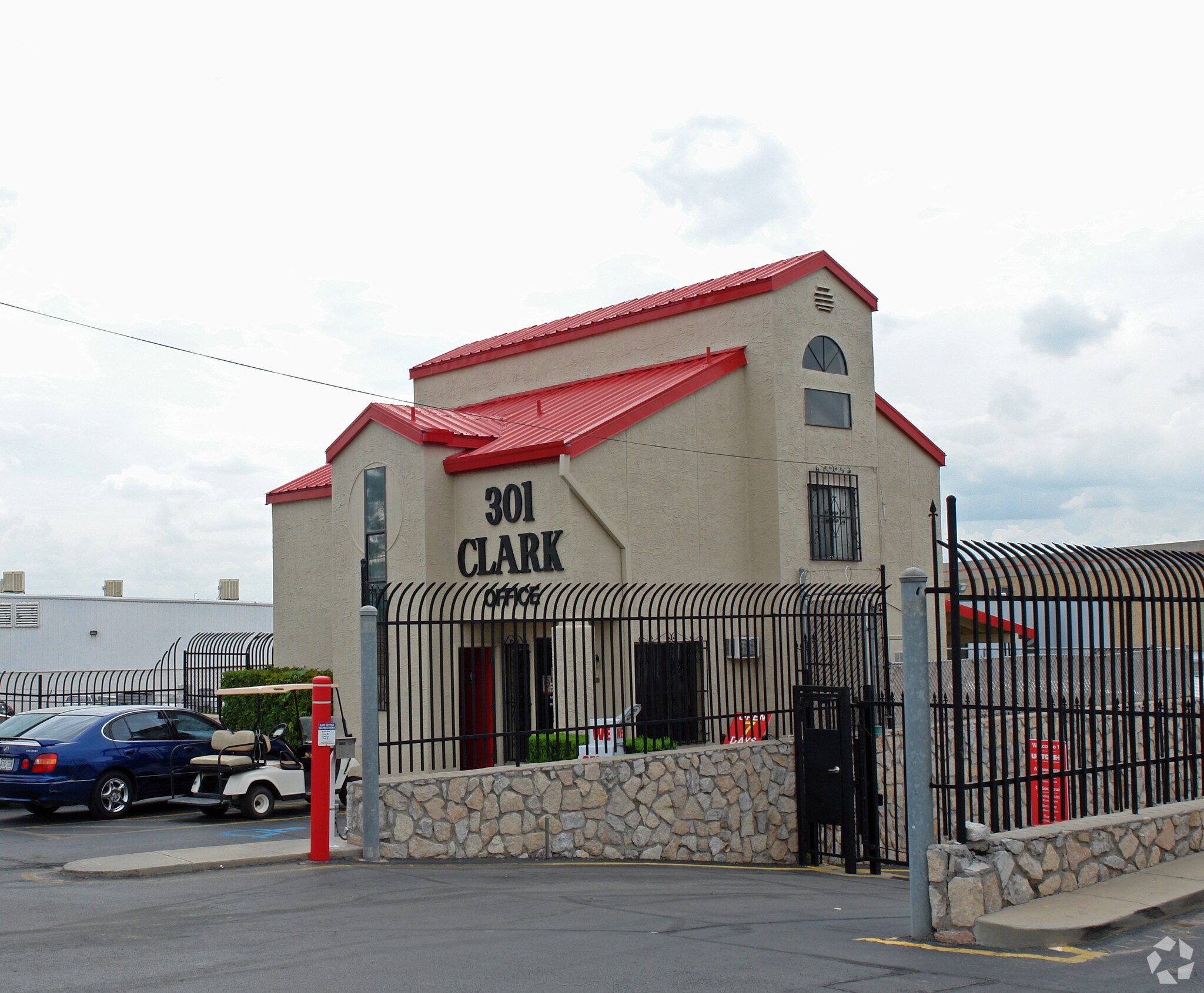 301 N Clark Dr, El Paso, TX à vendre Photo principale– Image 1 sur 4
